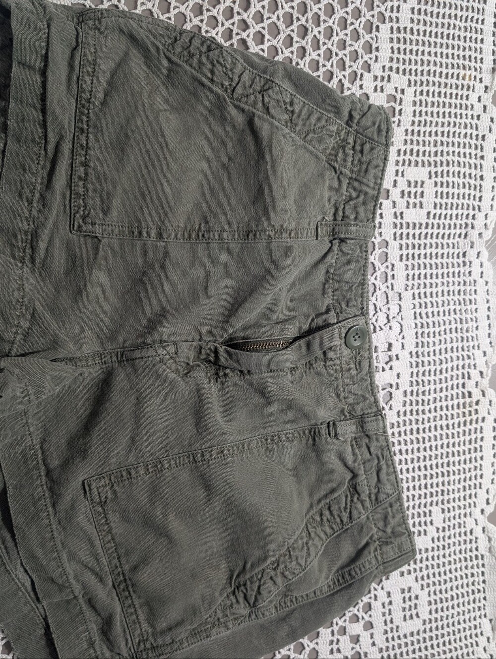Aerie Women’s Olive Utility Shorts  Size Medium